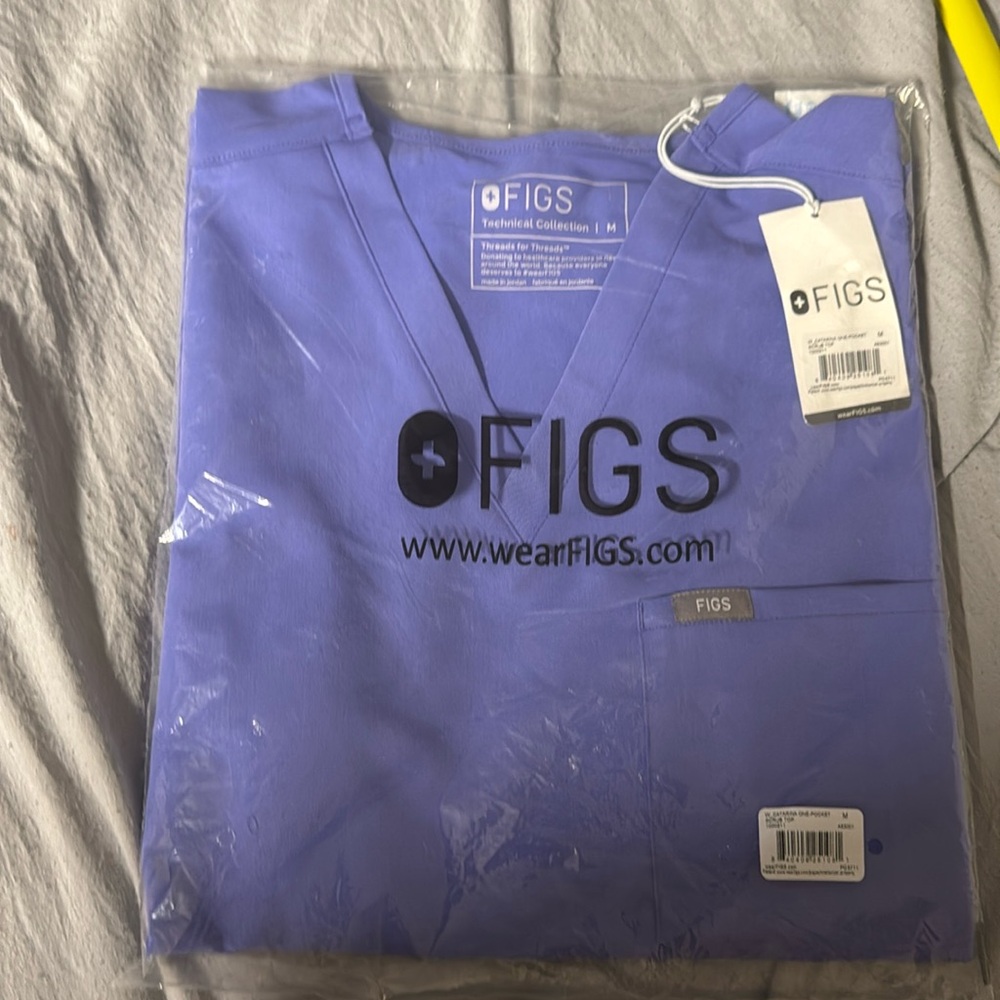 FIGS SCRUB TOP